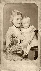 Николай Турчинович (≈1 год) с матерью Анной Семеновной (≈30 лет). 1882 г.